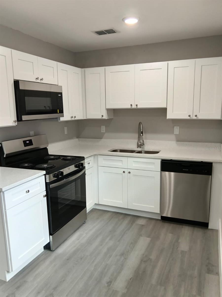 Image 7 of 13 For 1055 30th Street Nw