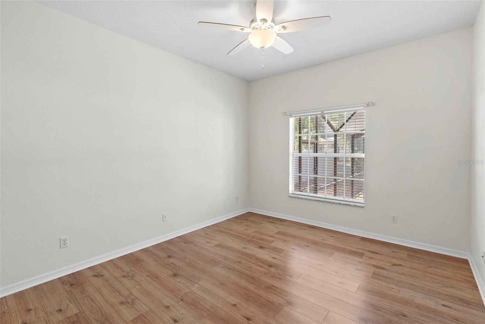 Image 32 of 74 For 350 47th Avenue N