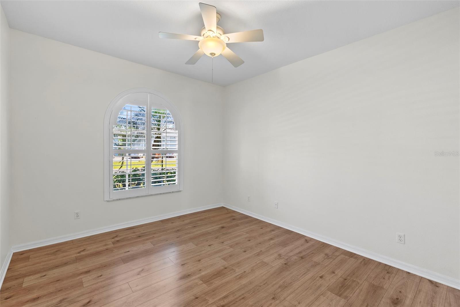 Image 37 of 74 For 350 47th Avenue N