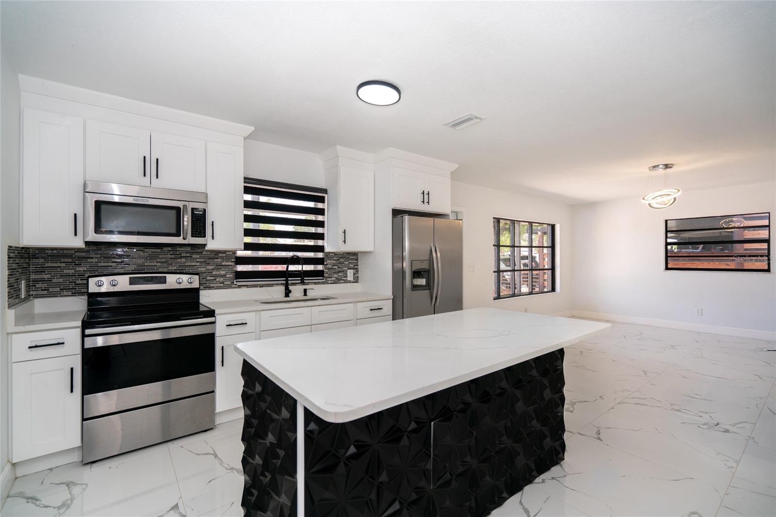 Image 3 of 23 For 6403 Amundson Street