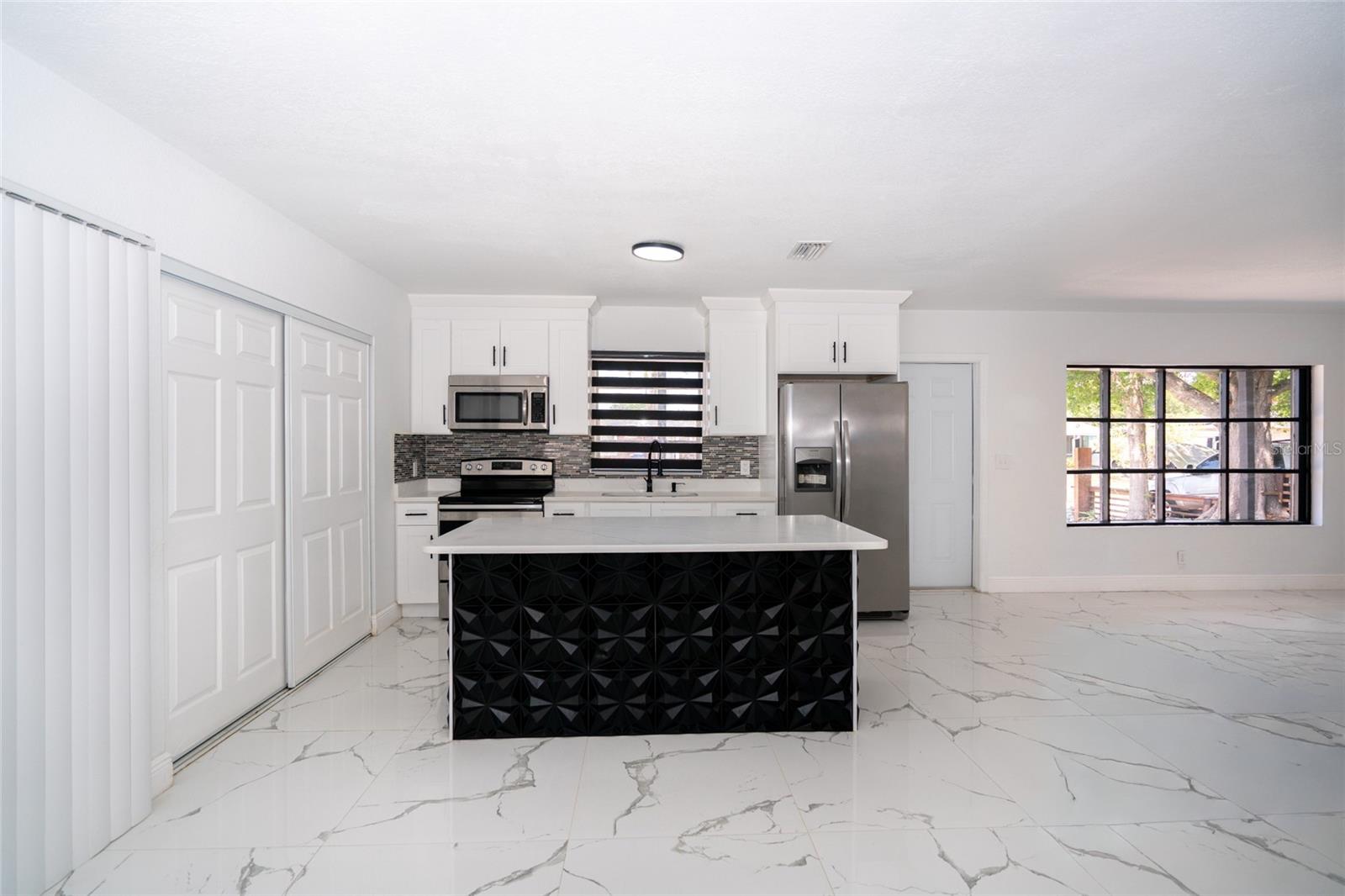 Image 4 of 23 For 6403 Amundson Street