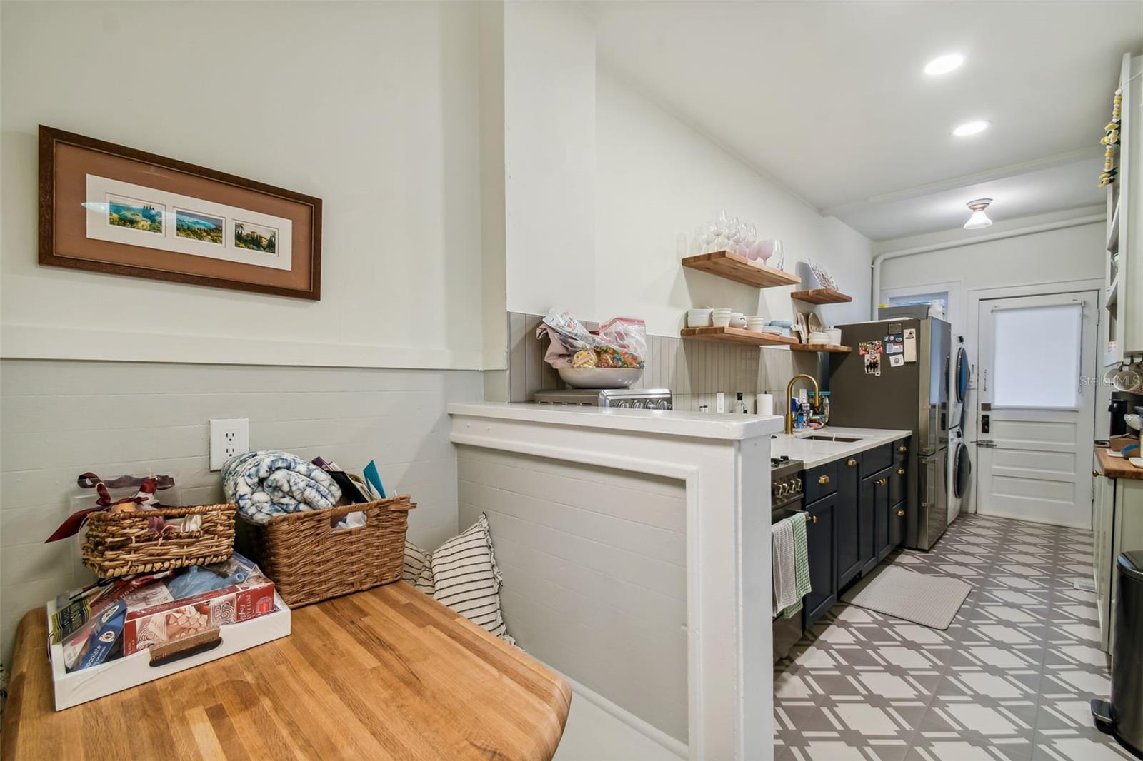 Image 11 of 19 For 2111 Southview Avenue D