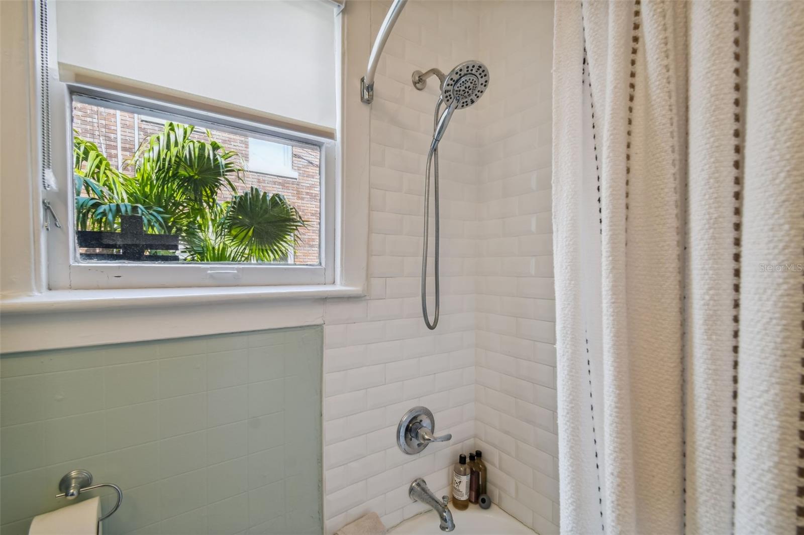 Image 9 of 19 For 2111 Southview Avenue D