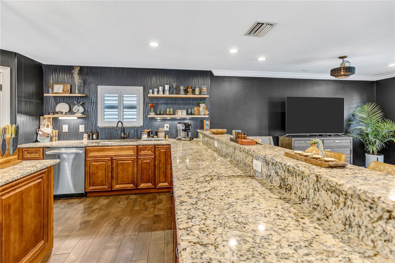 Image 10 of 46 For 6812 Kissimmee Street