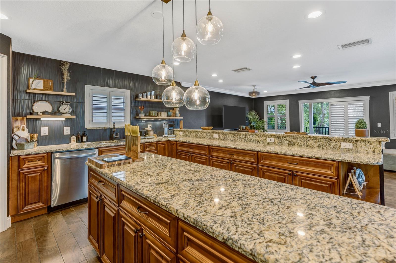 Image 12 of 46 For 6812 Kissimmee Street