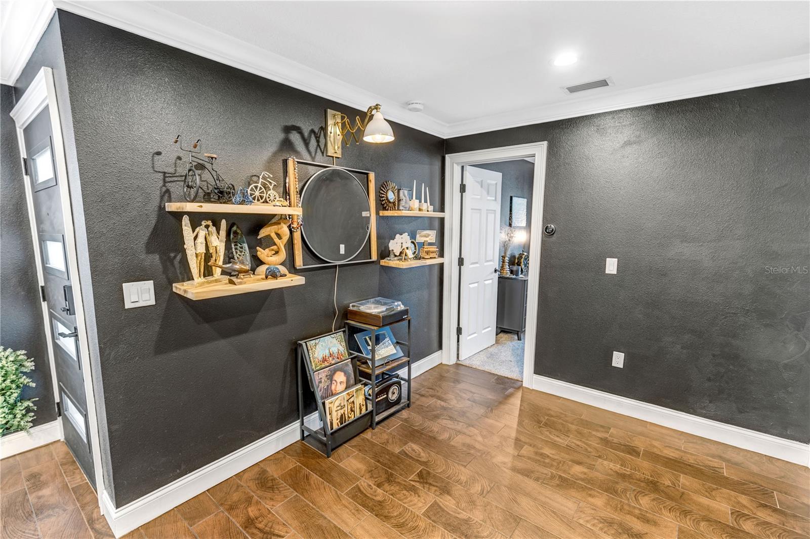 Image 6 of 46 For 6812 Kissimmee Street