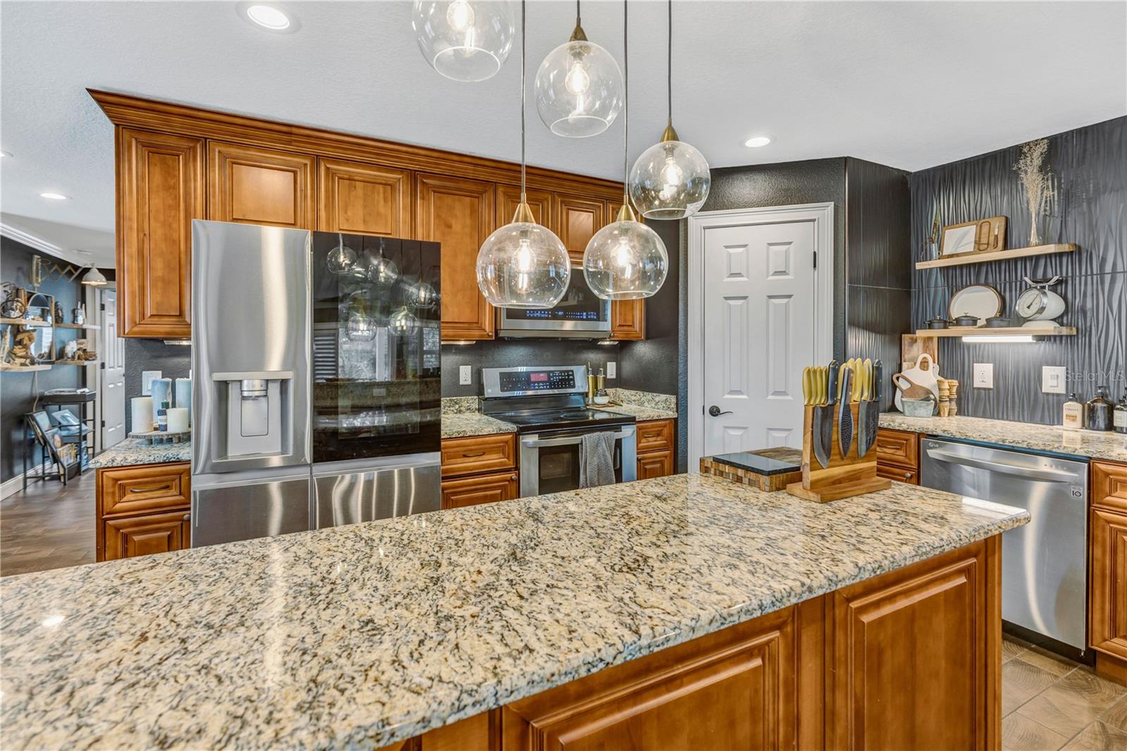 Image 8 of 46 For 6812 Kissimmee Street