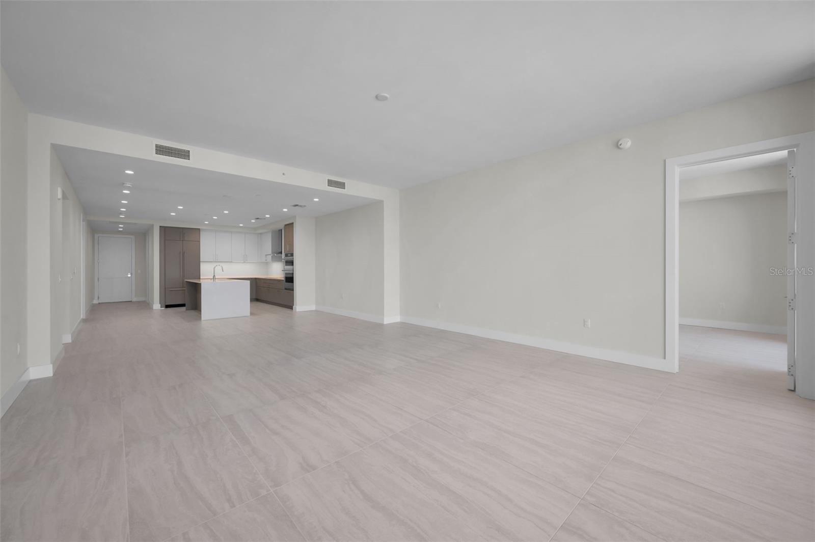 Listing photo id 15 for 275 1st Avenue S 3503