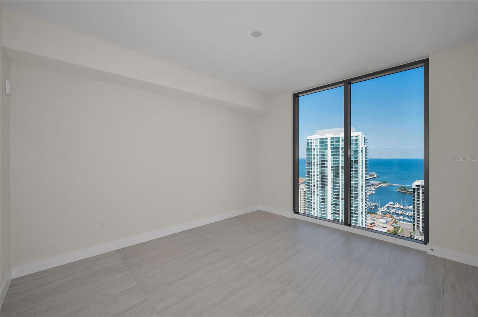 Listing photo id 17 for 275 1st Avenue S 3503