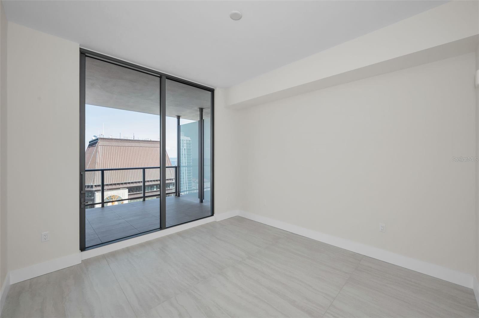 Listing photo id 20 for 275 1st Avenue S 3503