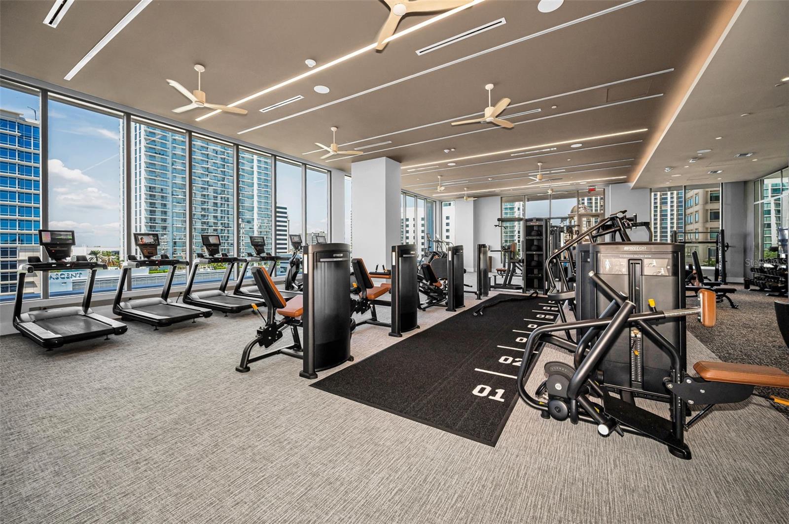 Listing photo id 33 for 275 1st Avenue S 3503