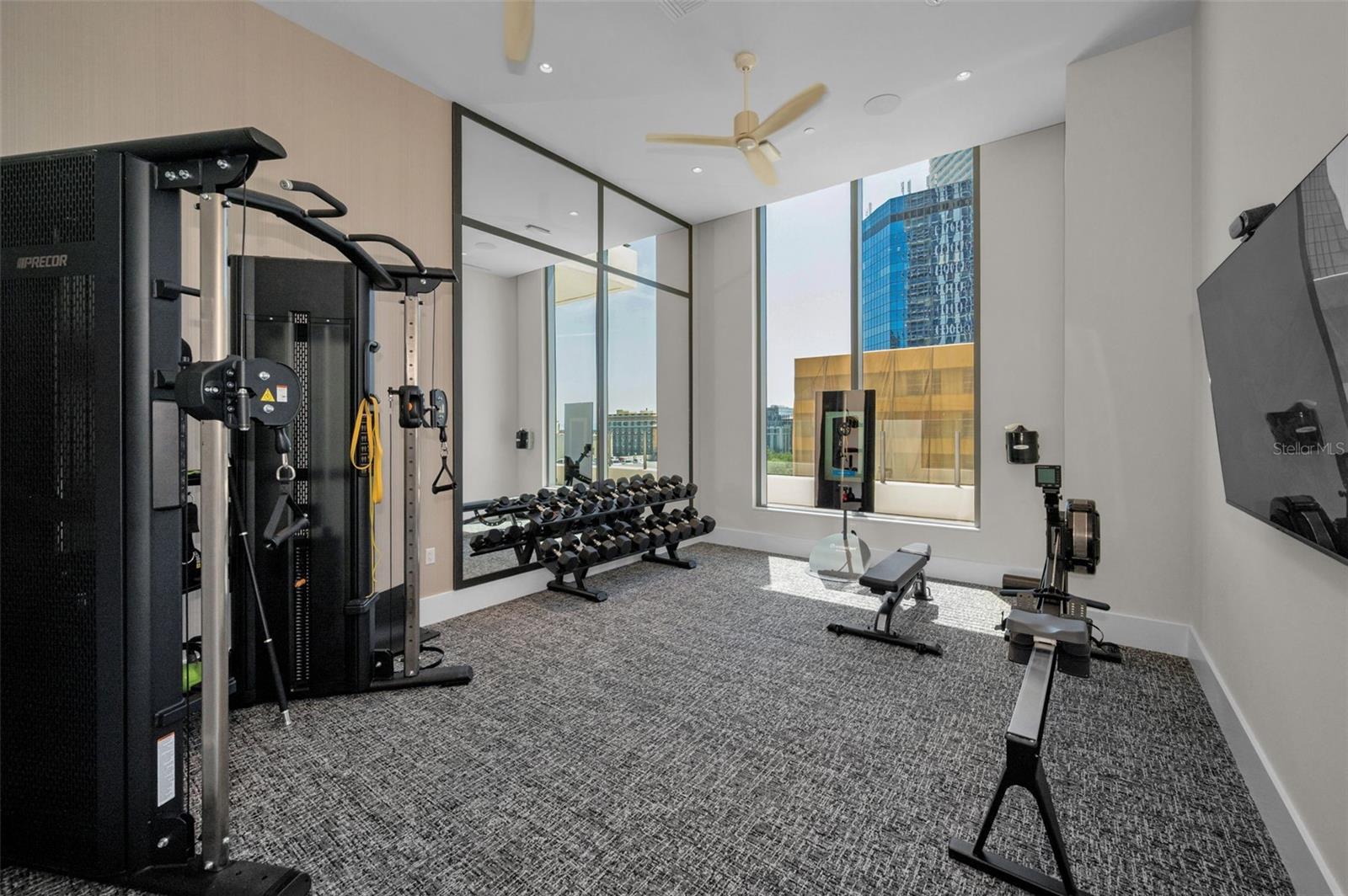 Listing photo id 35 for 275 1st Avenue S 3503