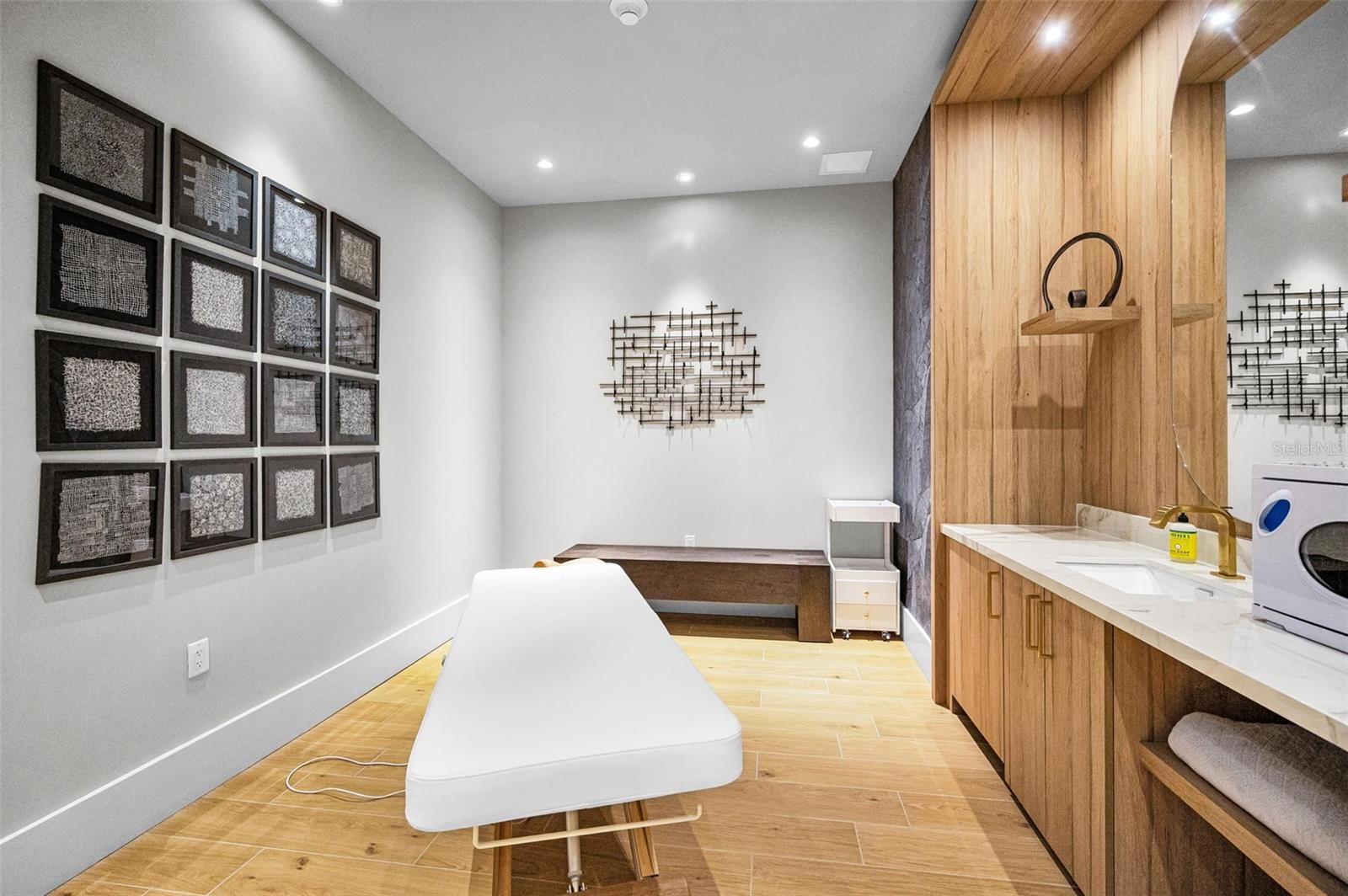 Listing photo id 40 for 275 1st Avenue S 3503