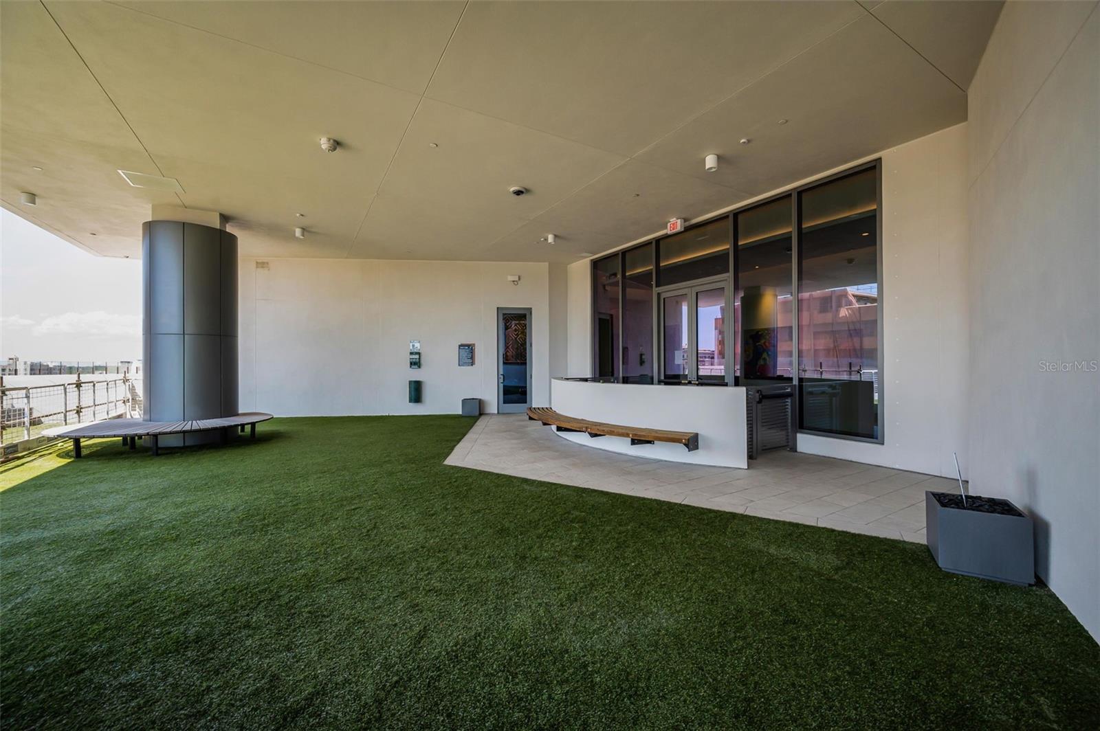 Listing photo id 46 for 275 1st Avenue S 3503
