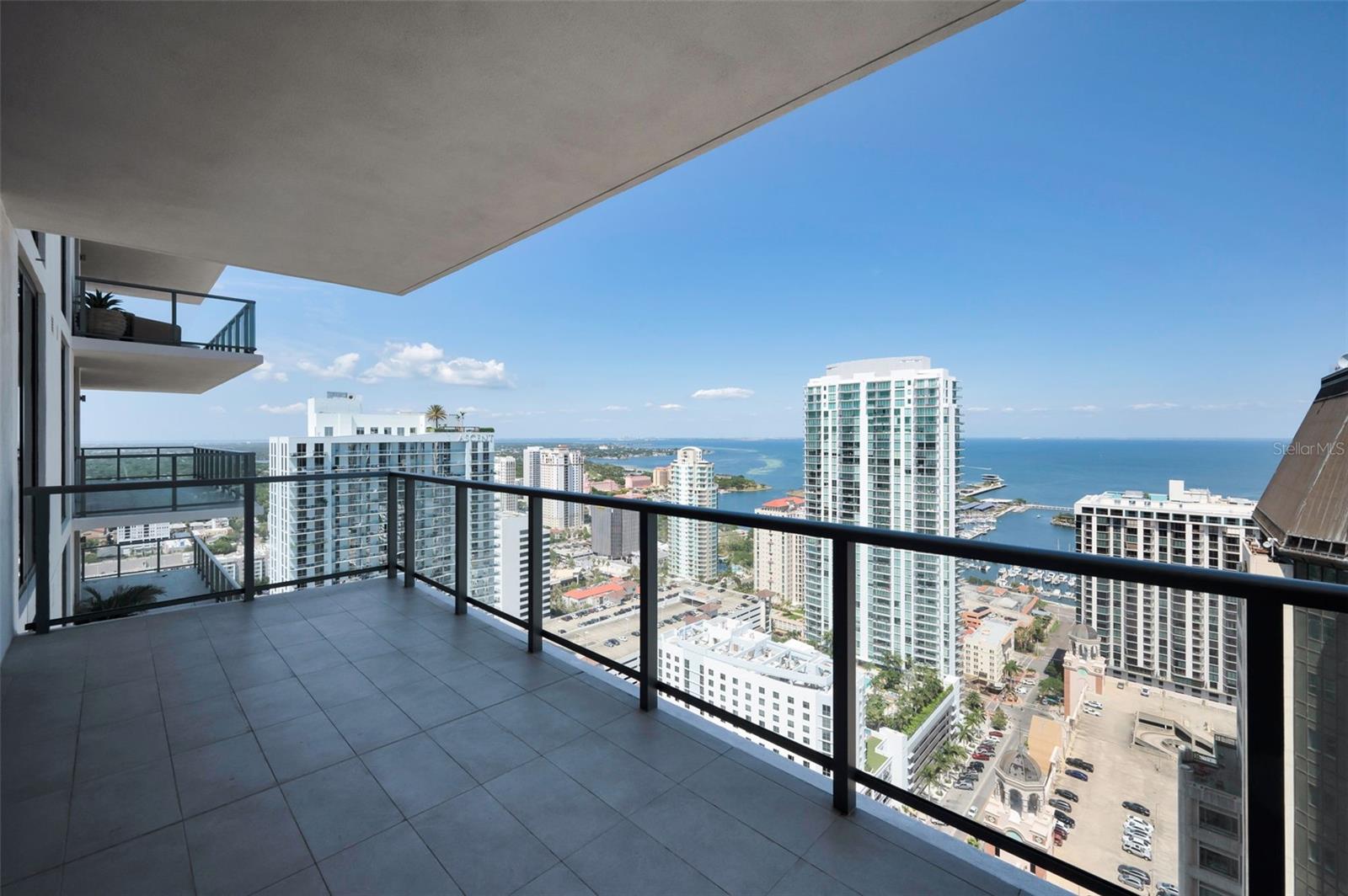 Listing photo id 5 for 275 1st Avenue S 3503