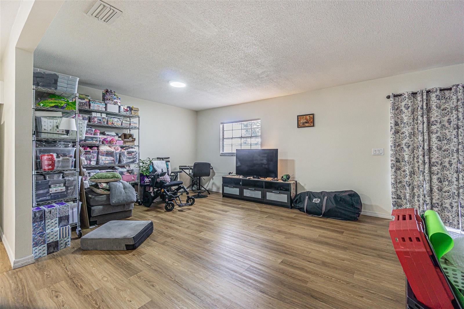 Image 7 of 14 For 402 Eunice Drive