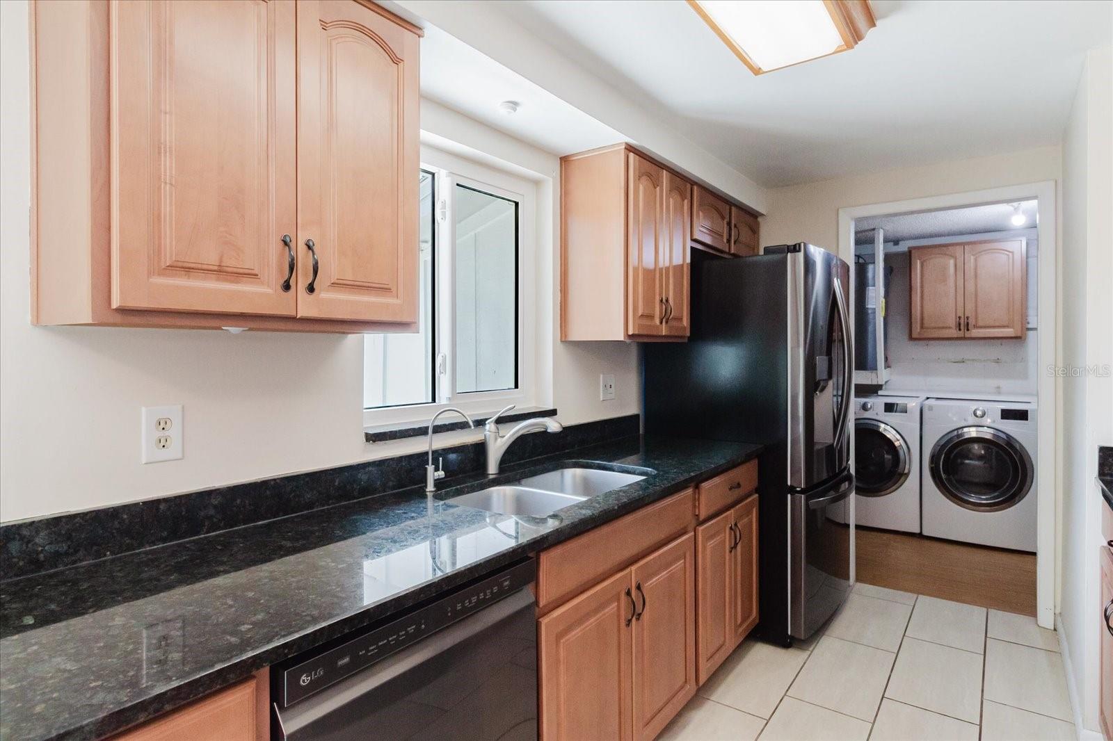 Image 21 of 56 For 2207 Selkirk Street