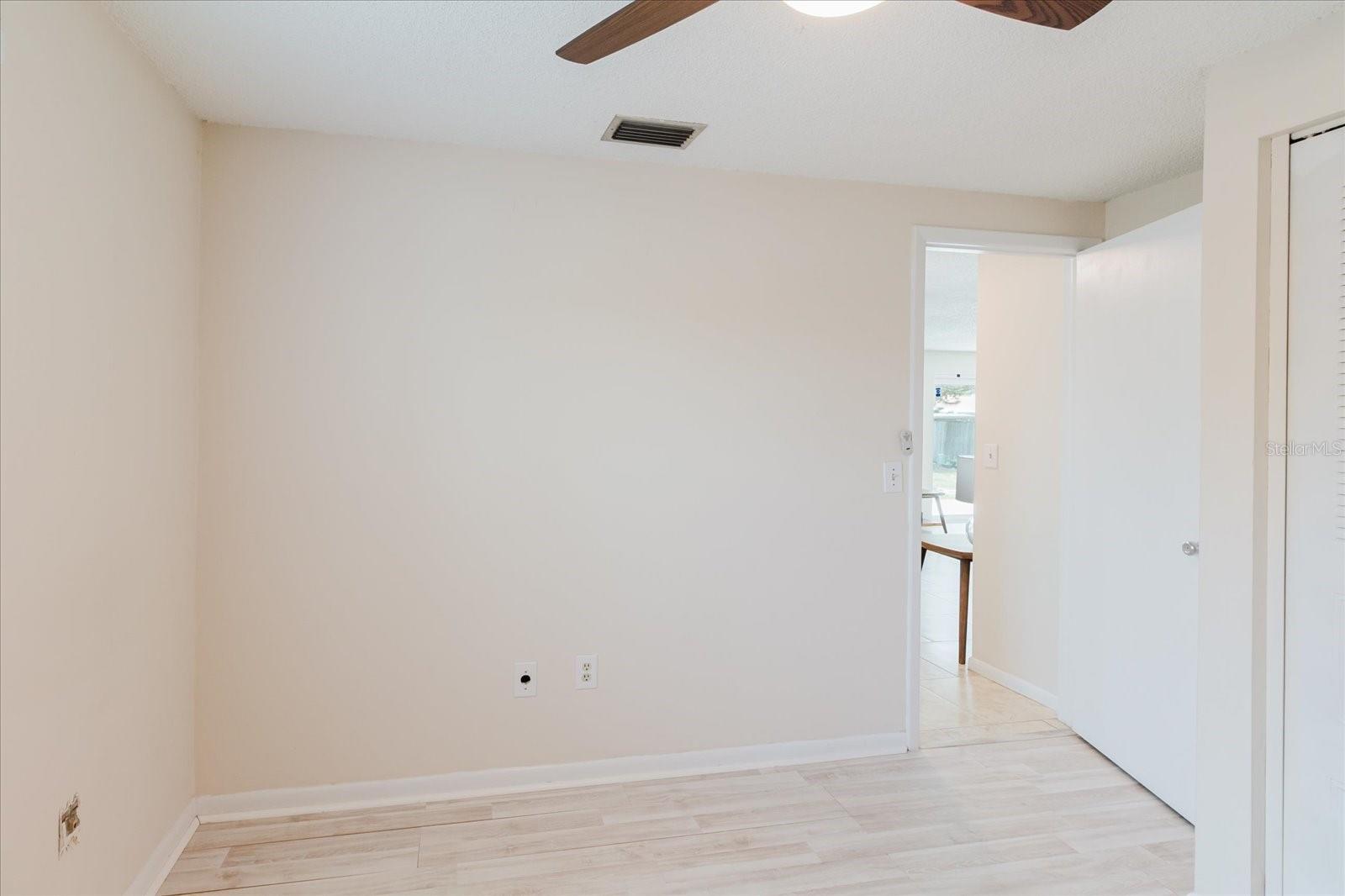 Image 31 of 56 For 2207 Selkirk Street