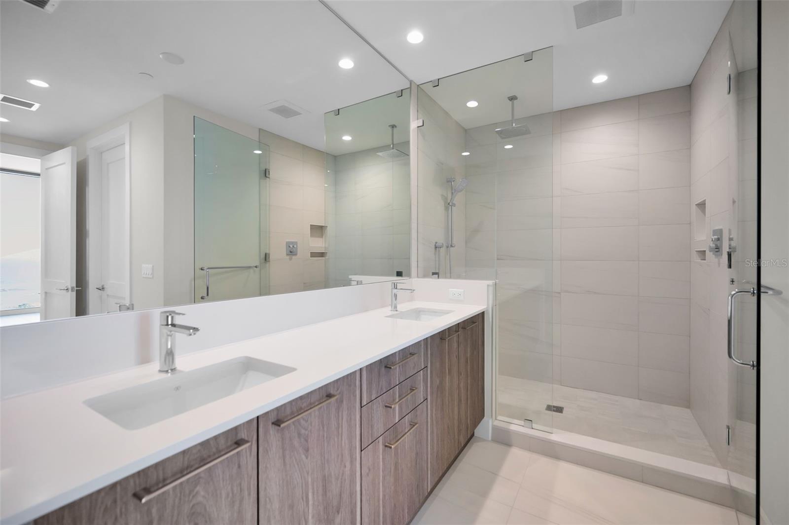 Image 20 of 55 For 275 1st Avenue S 3503
