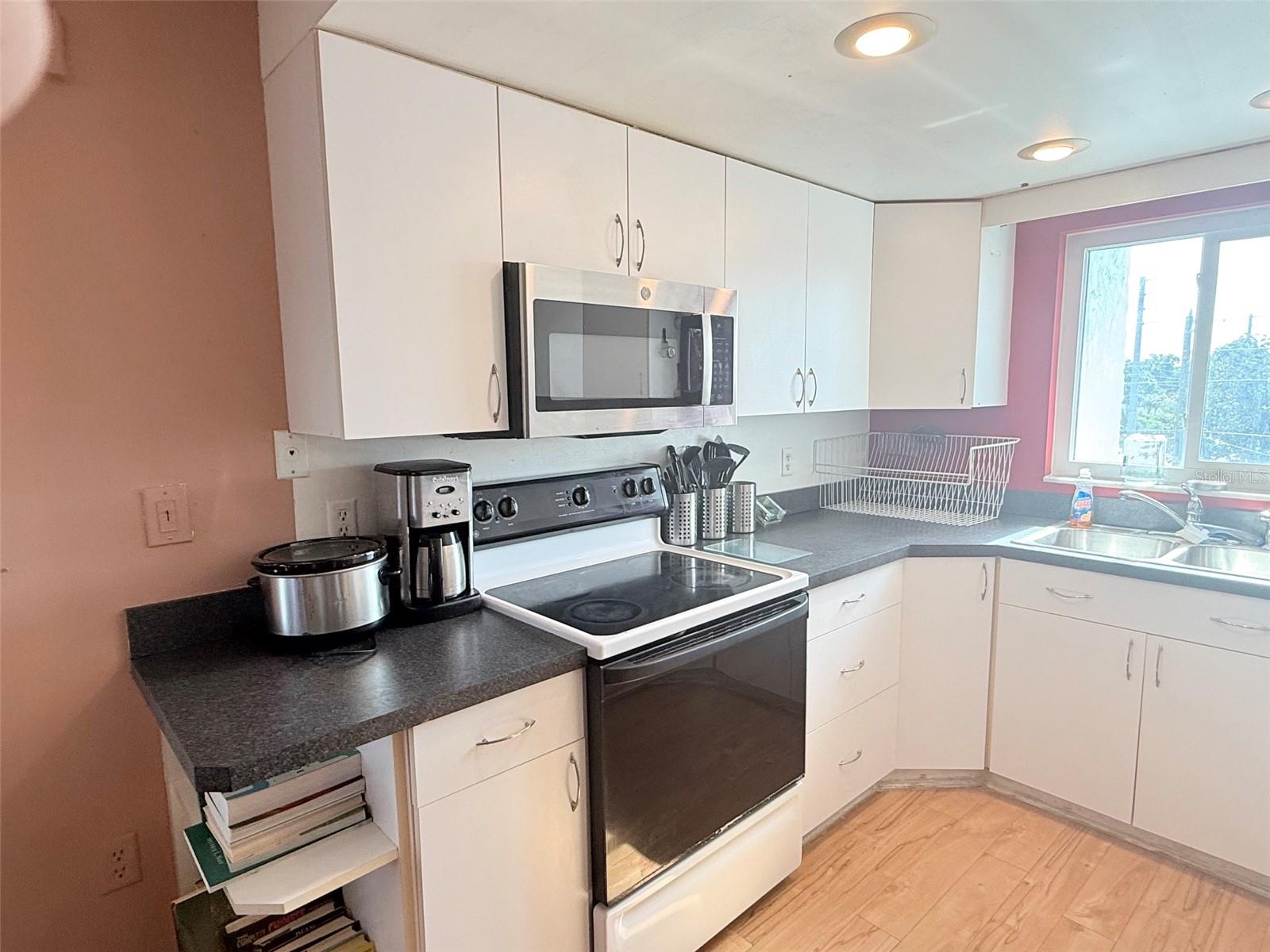 Image 4 of 16 For 1200 37th Street N 409