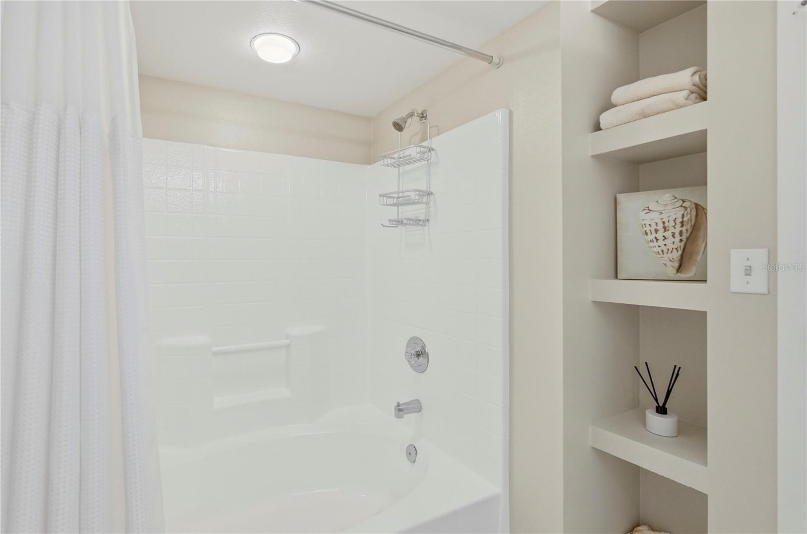 Image 22 of 42 For 6085 Bahia Del Mar Circle 272