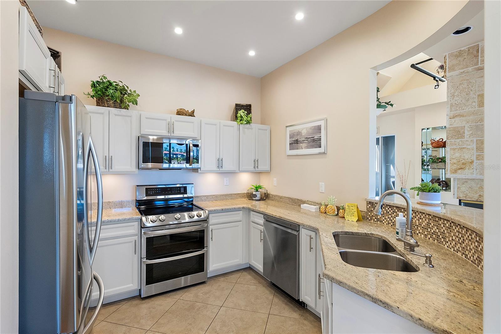 Image 37 of 42 For 6085 Bahia Del Mar Circle 272
