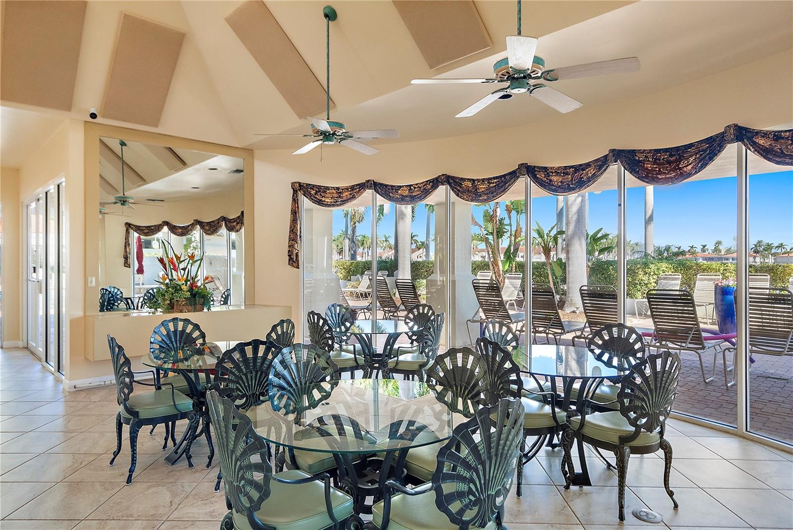 Image 38 of 42 For 6085 Bahia Del Mar Circle 272