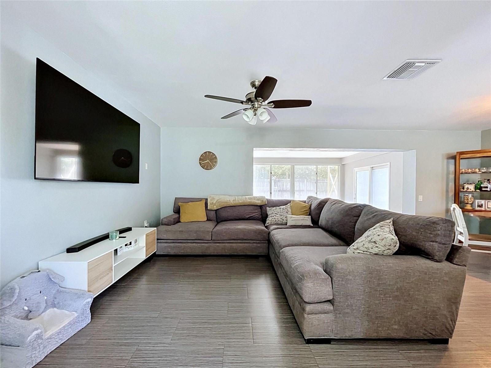 Image 6 of 54 For 11524 70th Terrace