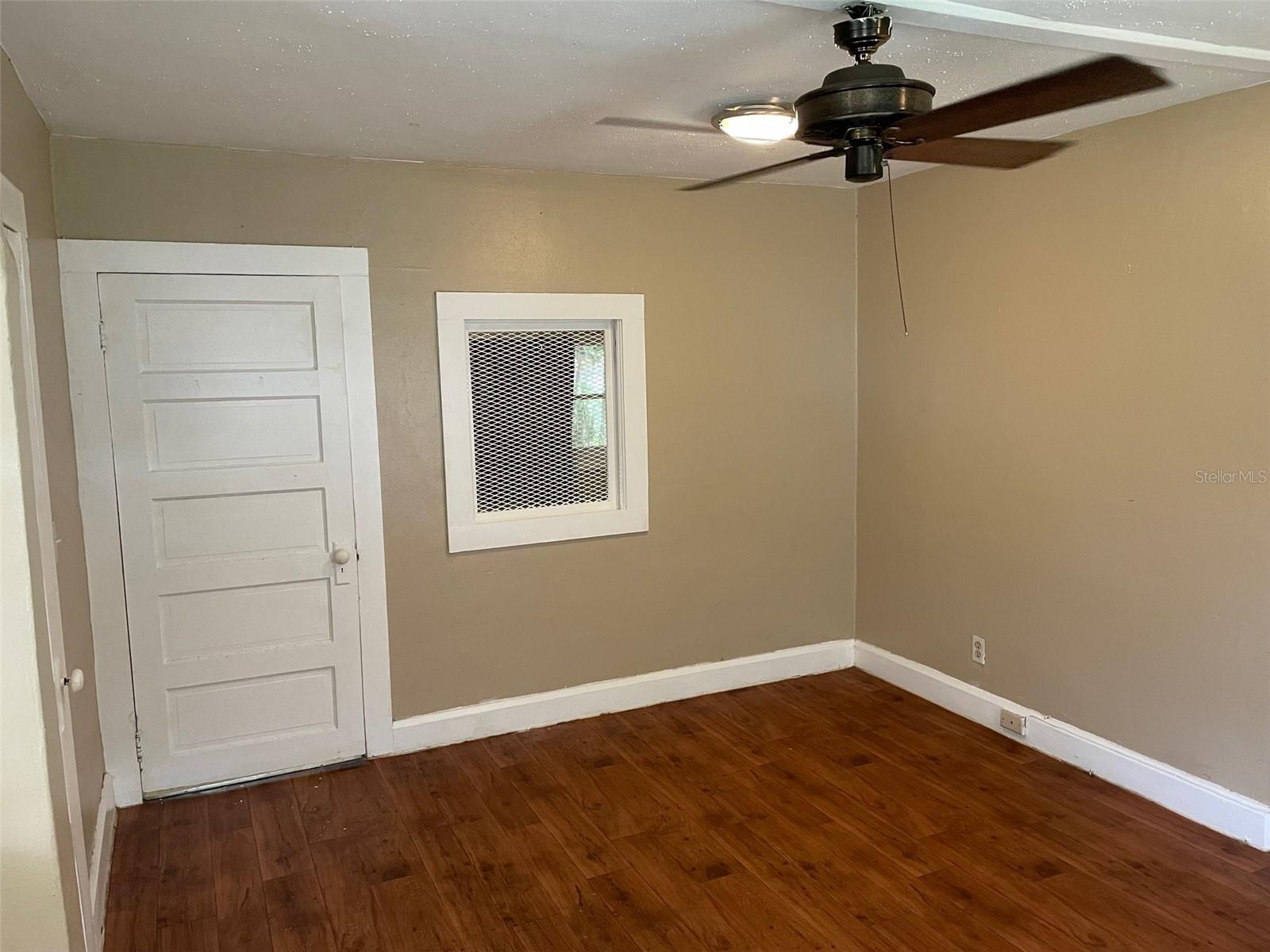 Image 3 of 11 For 1648 27th Avenue N 2