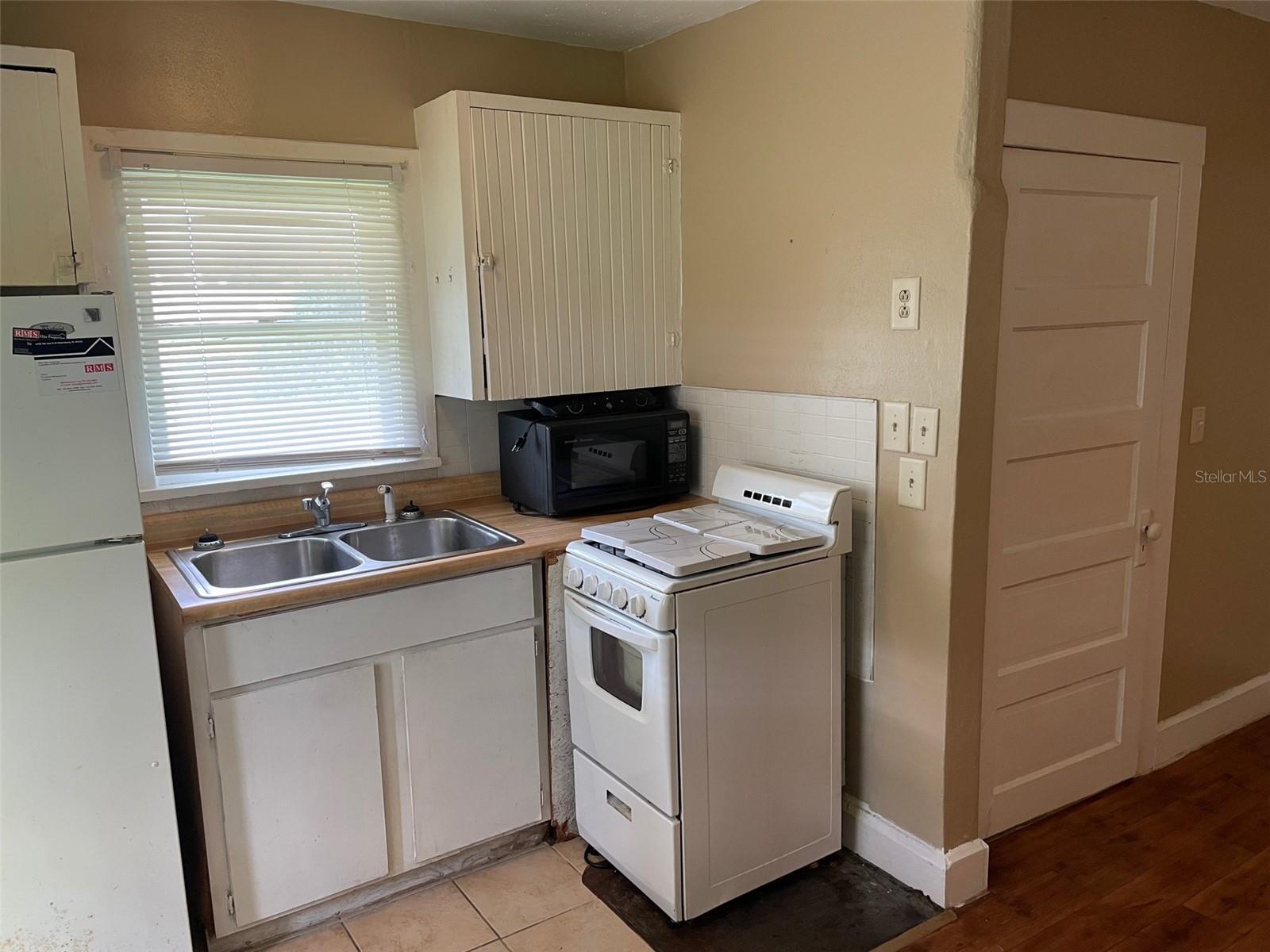 Image 6 of 11 For 1648 27th Avenue N 2