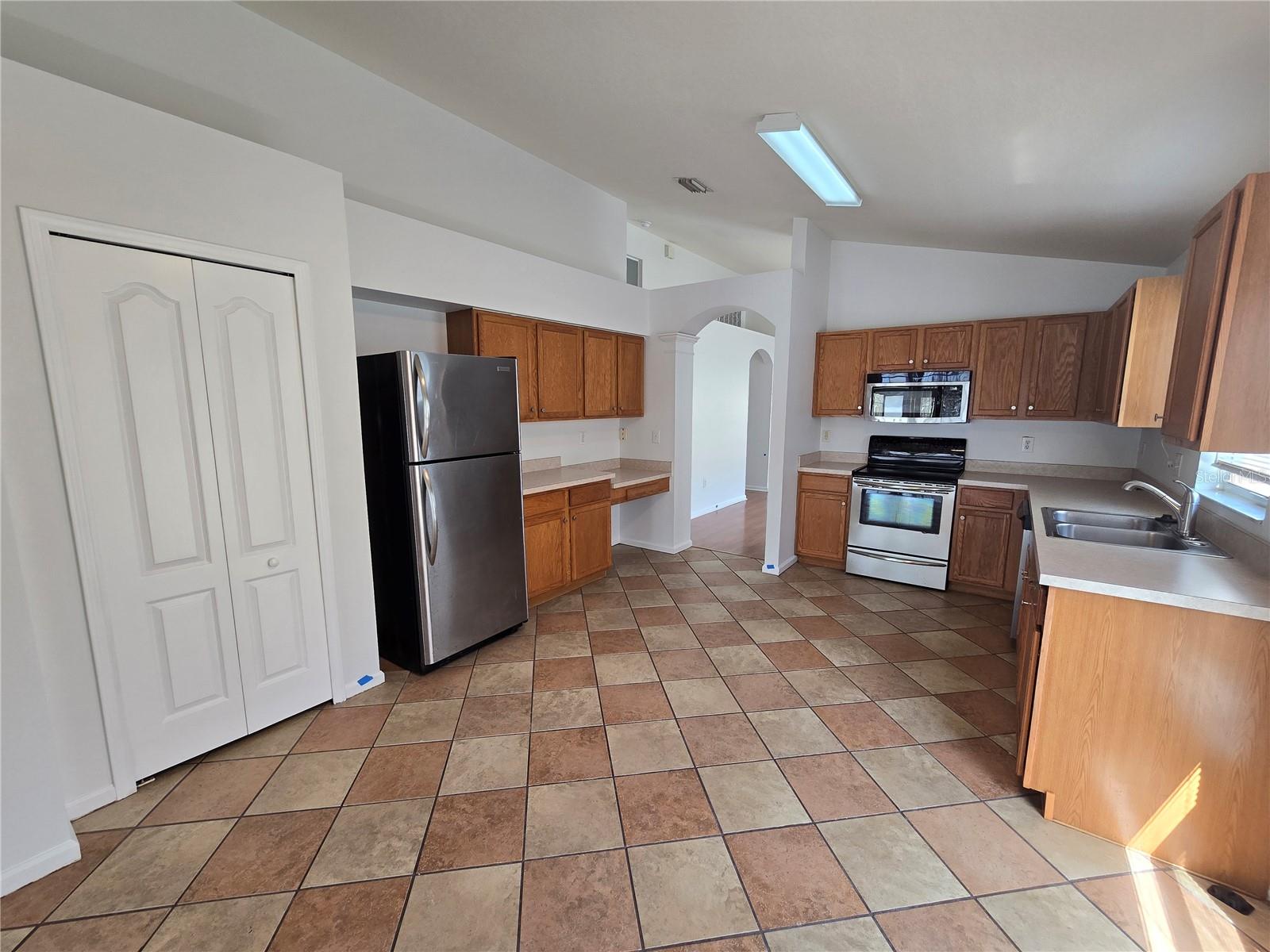Image 4 of 31 For 1003 Summer Breeze Drive