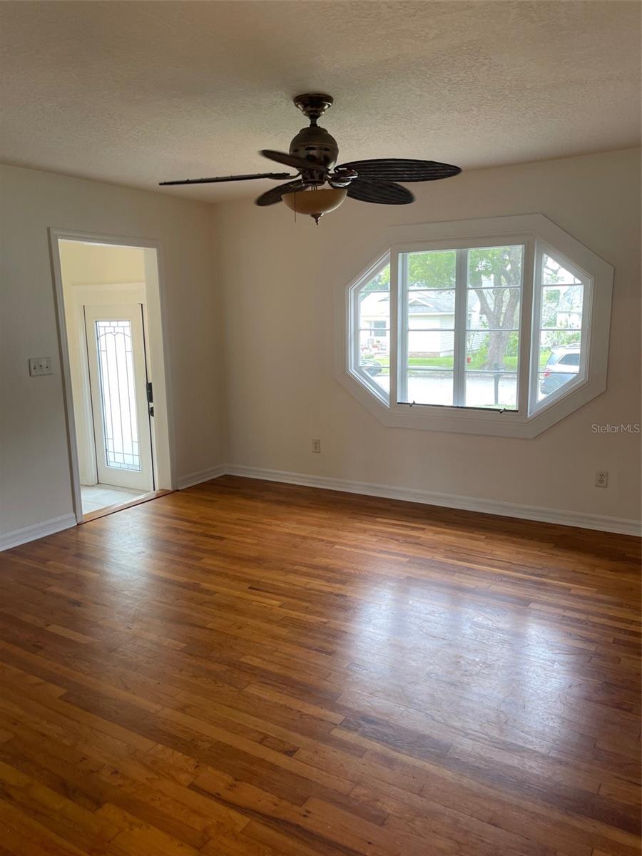 Image 4 of 12 For 1914 Aileen Street