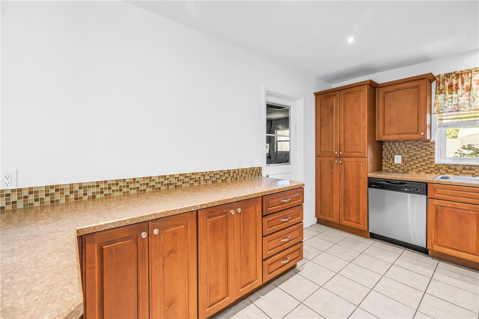 Image 14 of 46 For 1550 Idle Drive