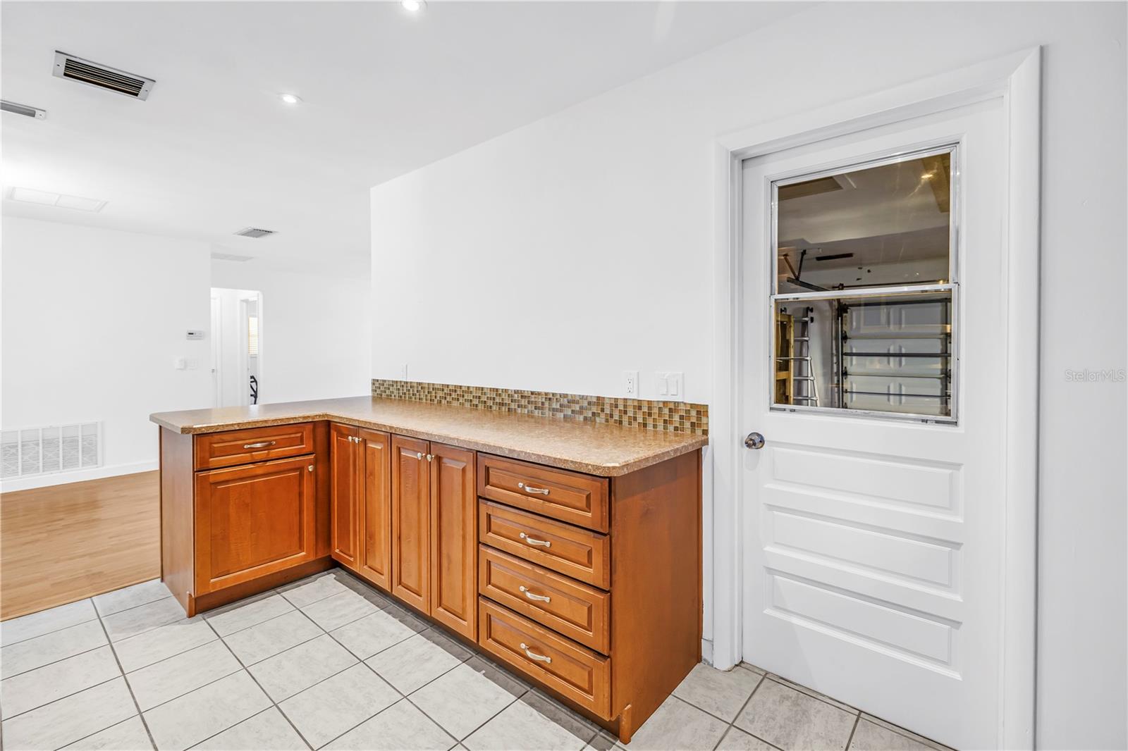 Image 17 of 46 For 1550 Idle Drive
