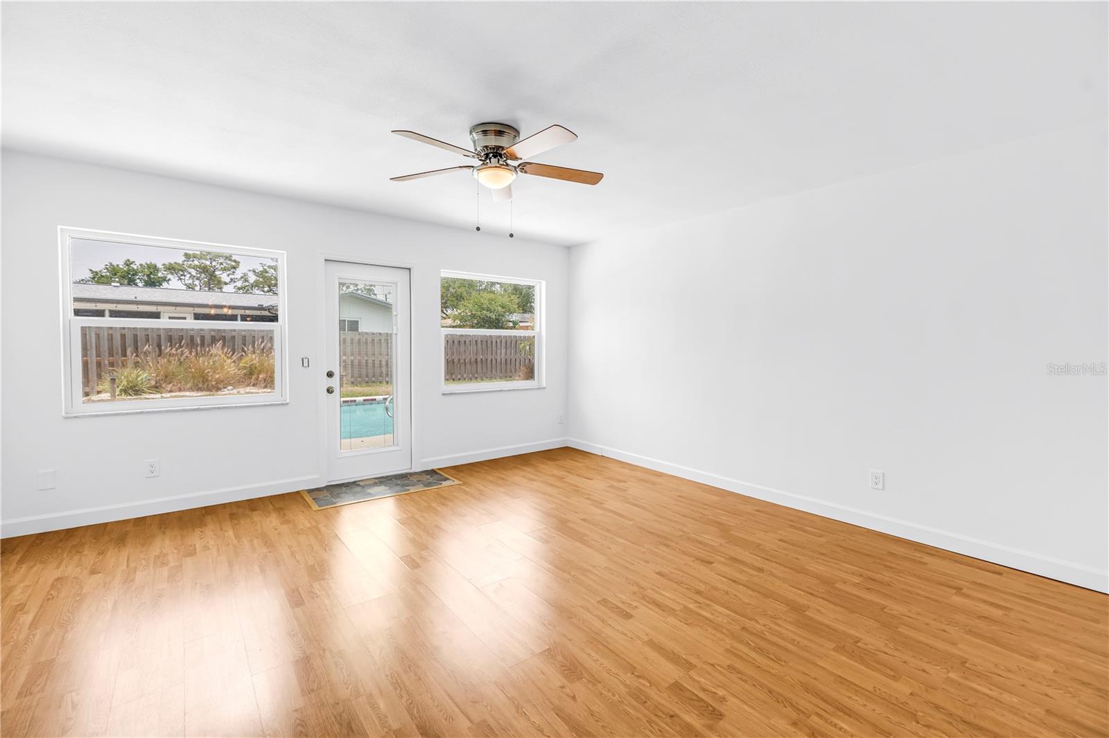 Image 19 of 46 For 1550 Idle Drive