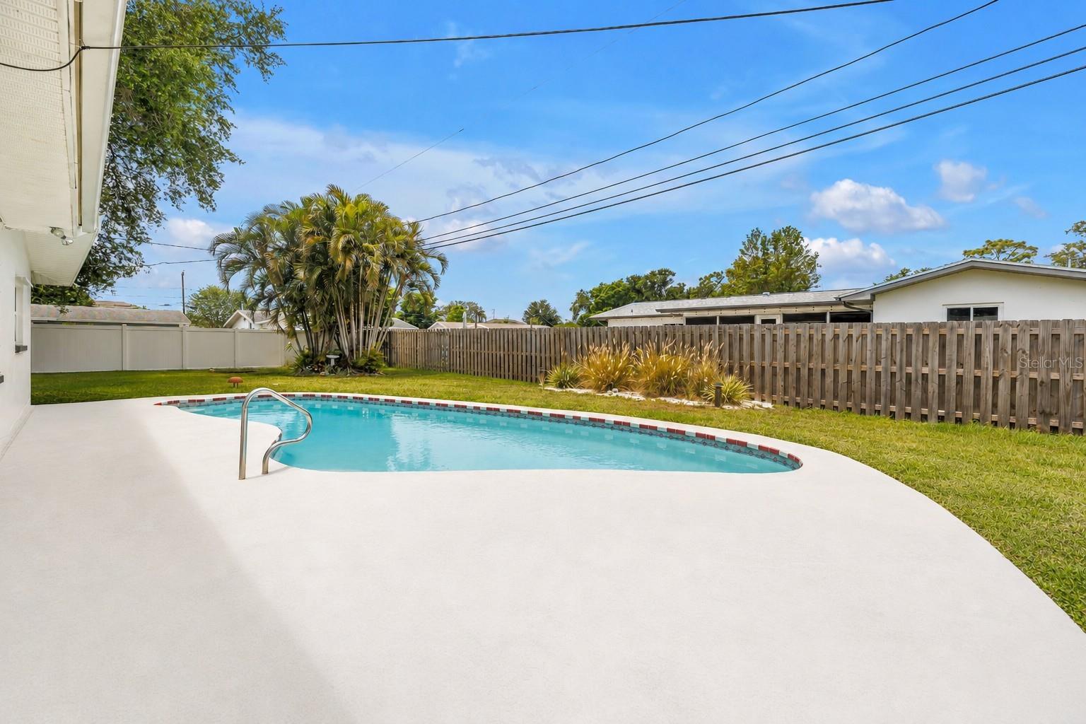 Image 40 of 46 For 1550 Idle Drive