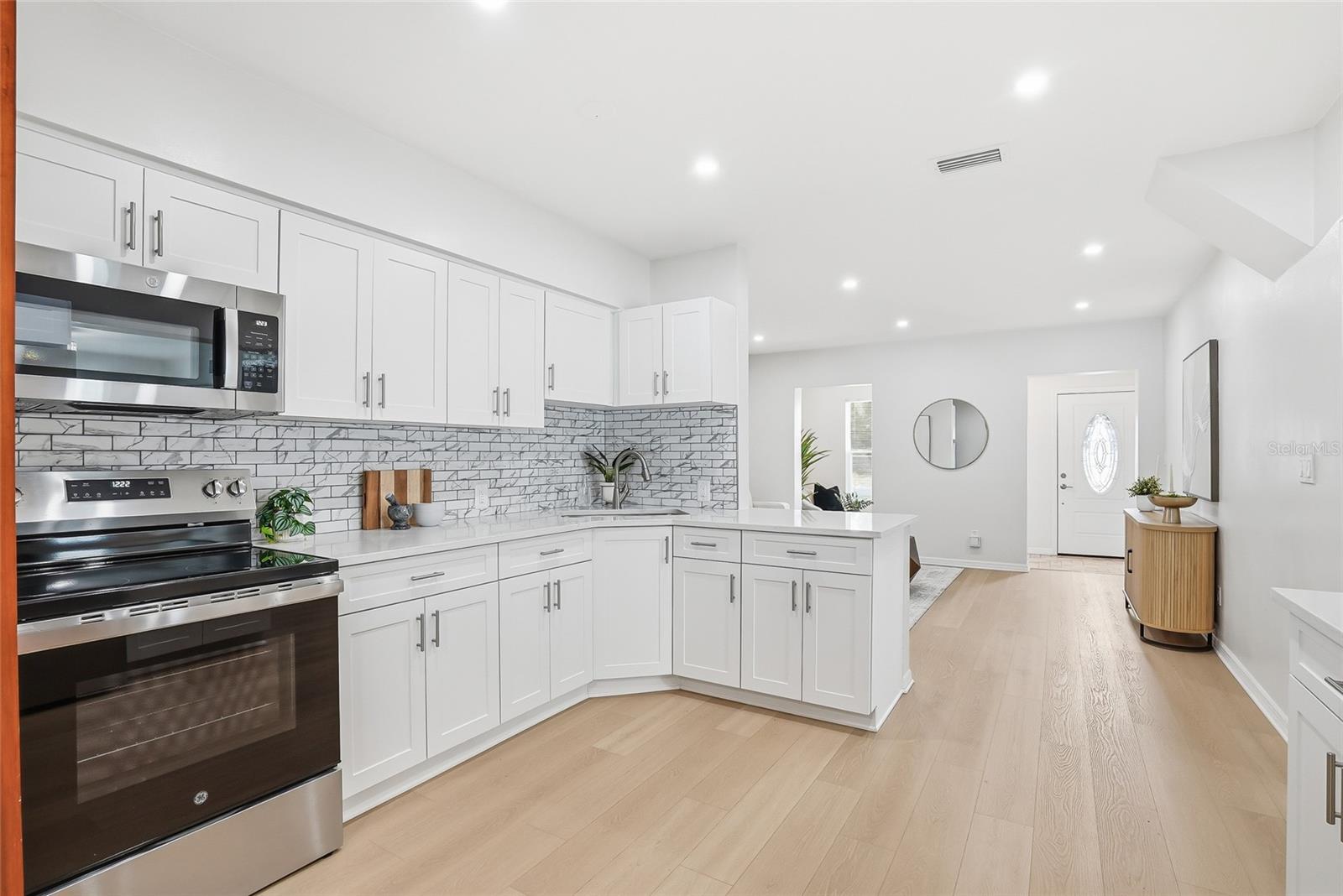 Image 10 of 35 For 2164 Riviera Drive