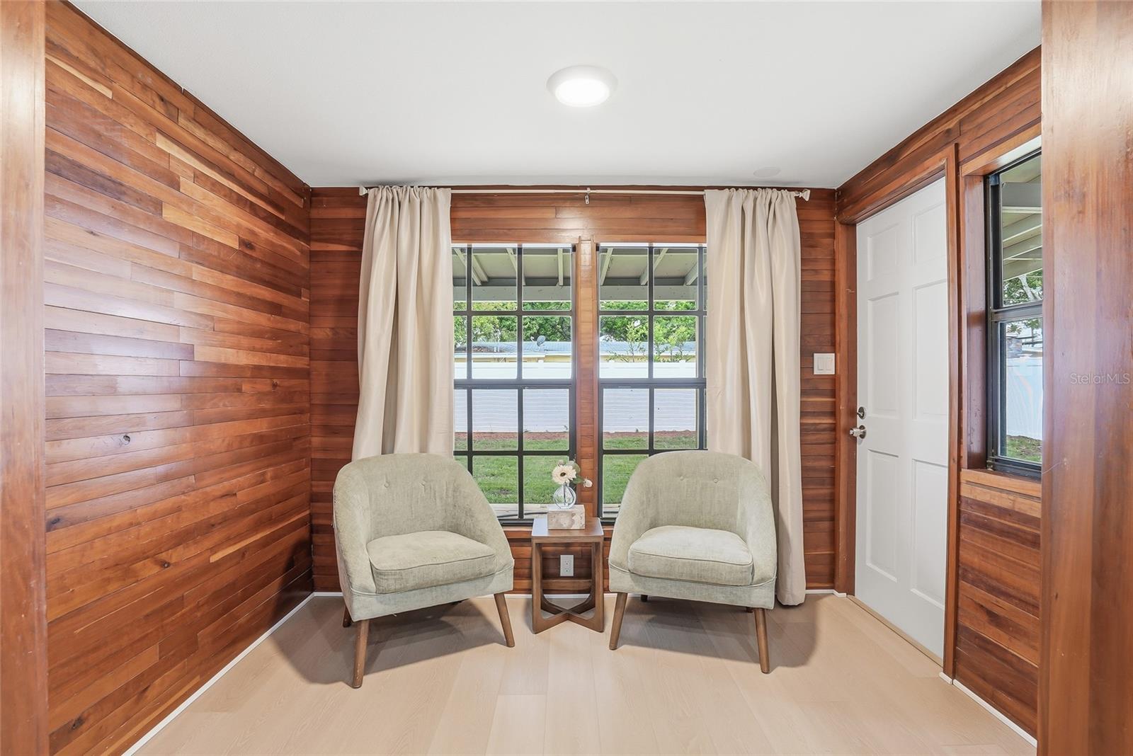 Image 14 of 35 For 2164 Riviera Drive