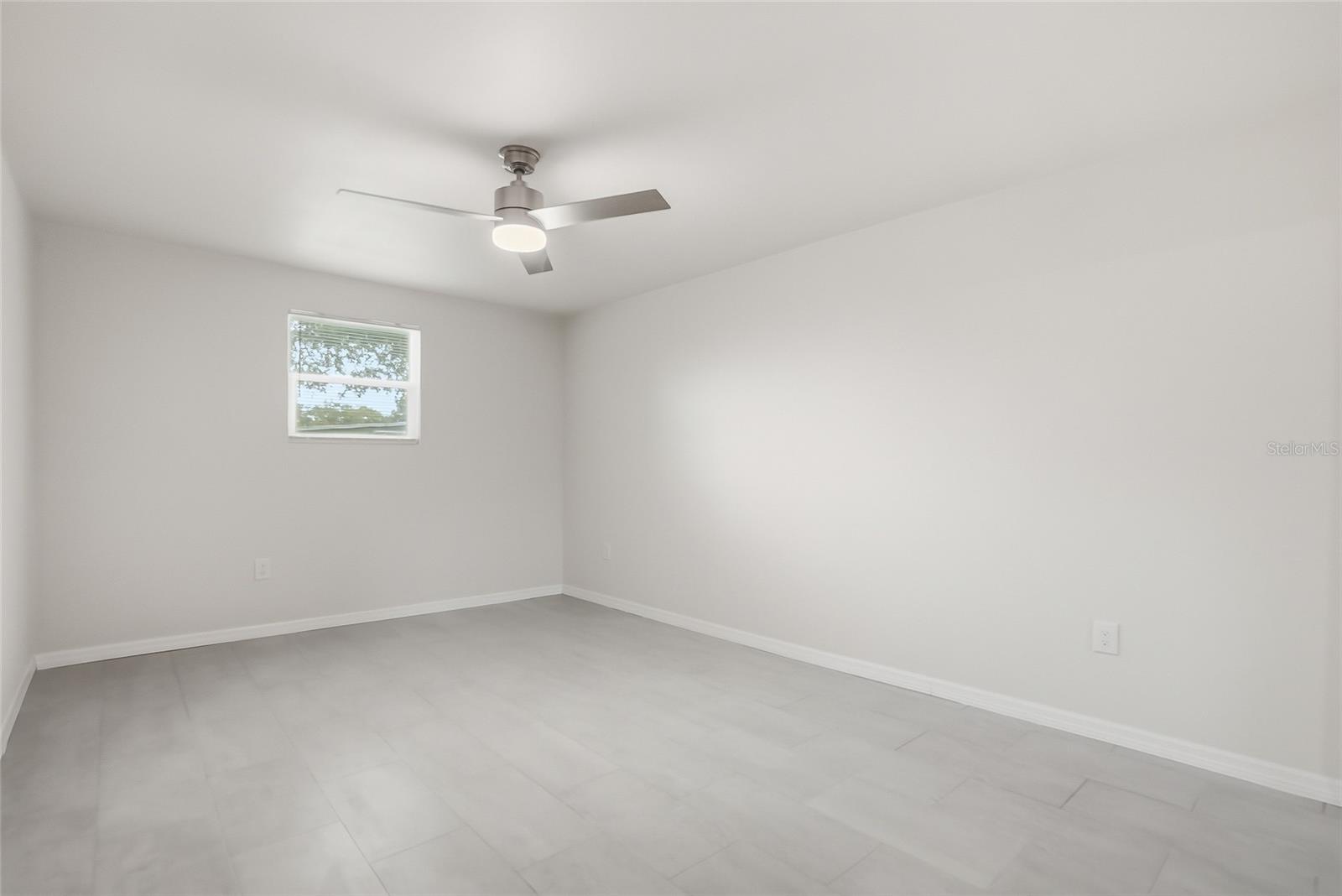 Image 18 of 35 For 2164 Riviera Drive