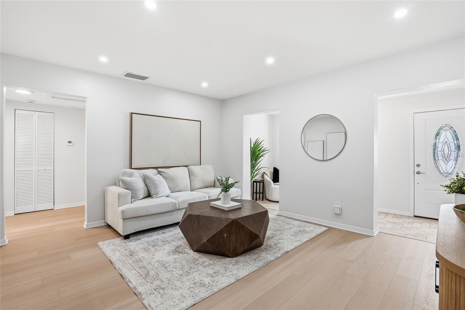 Image 5 of 35 For 2164 Riviera Drive