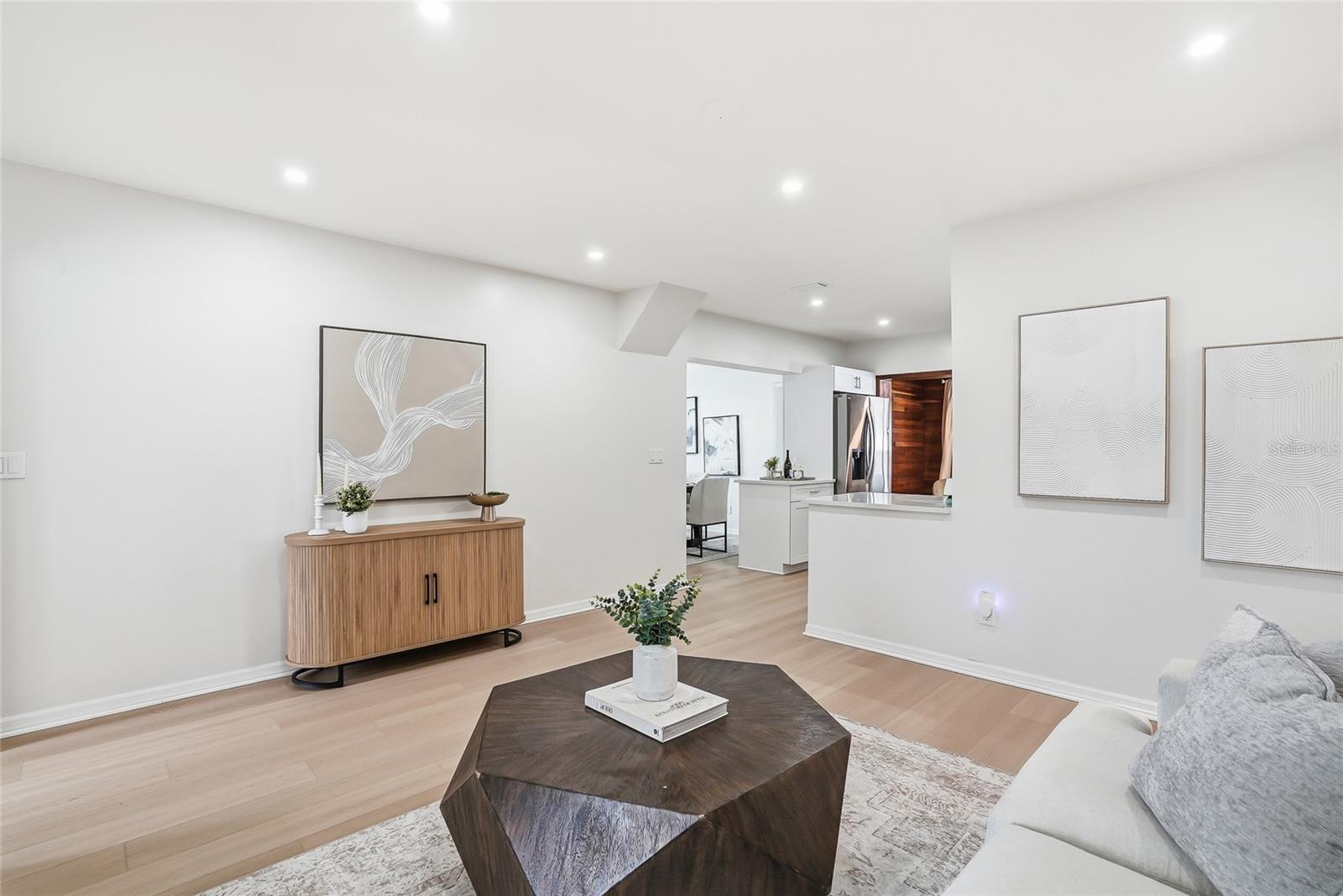 Image 6 of 35 For 2164 Riviera Drive