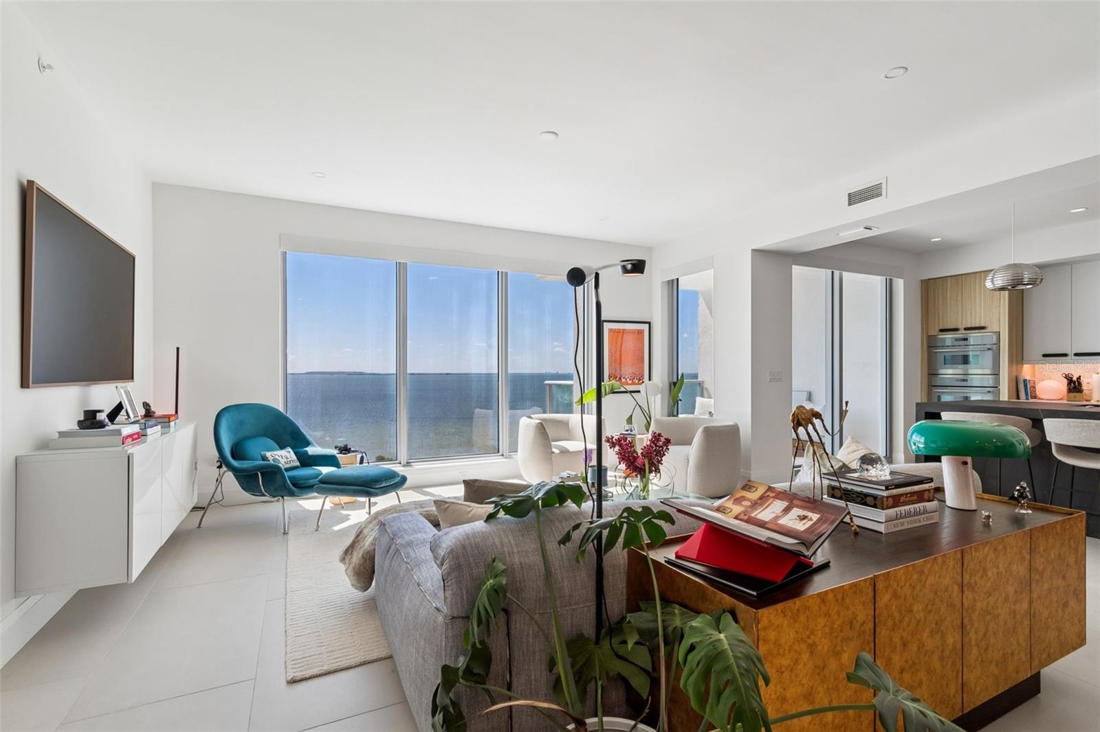 Image 17 of 54 For 2910 Barcelona Street 902