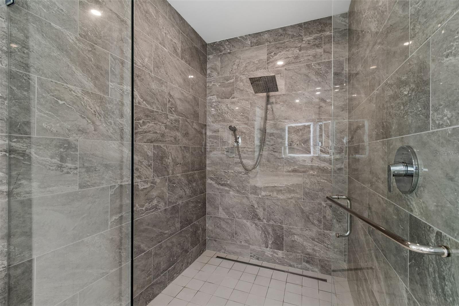 Image 34 of 54 For 2910 Barcelona Street 902