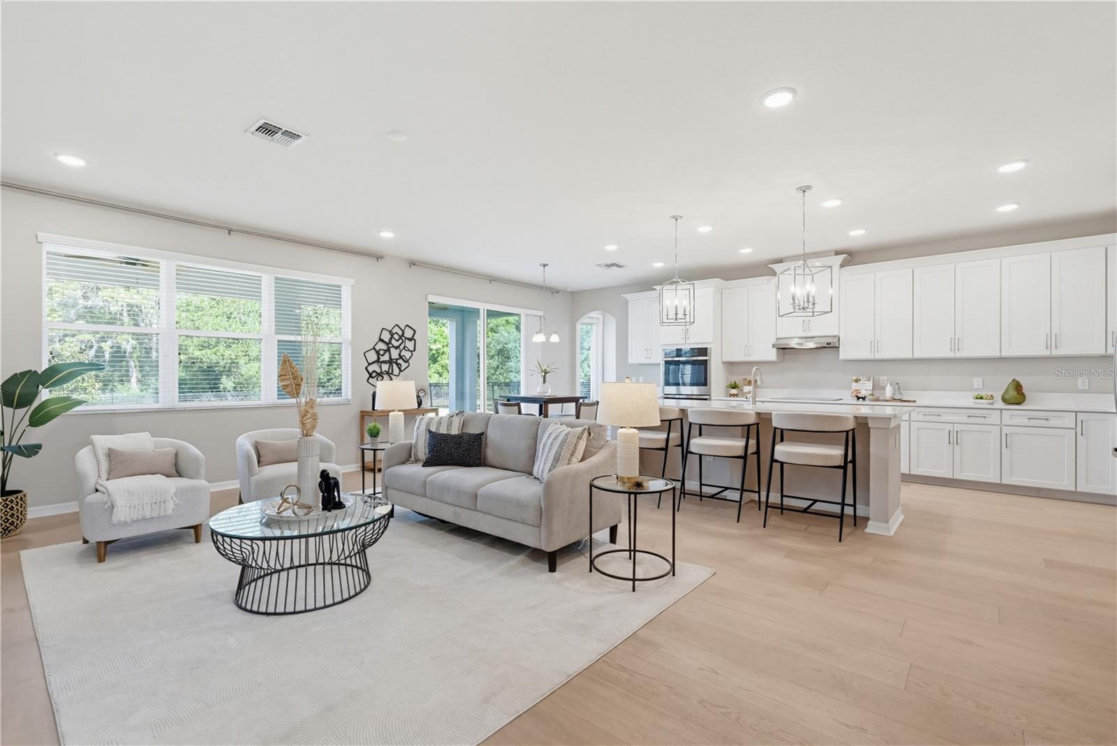 Listing photo id 8 for 9608 Sorbonne Loop