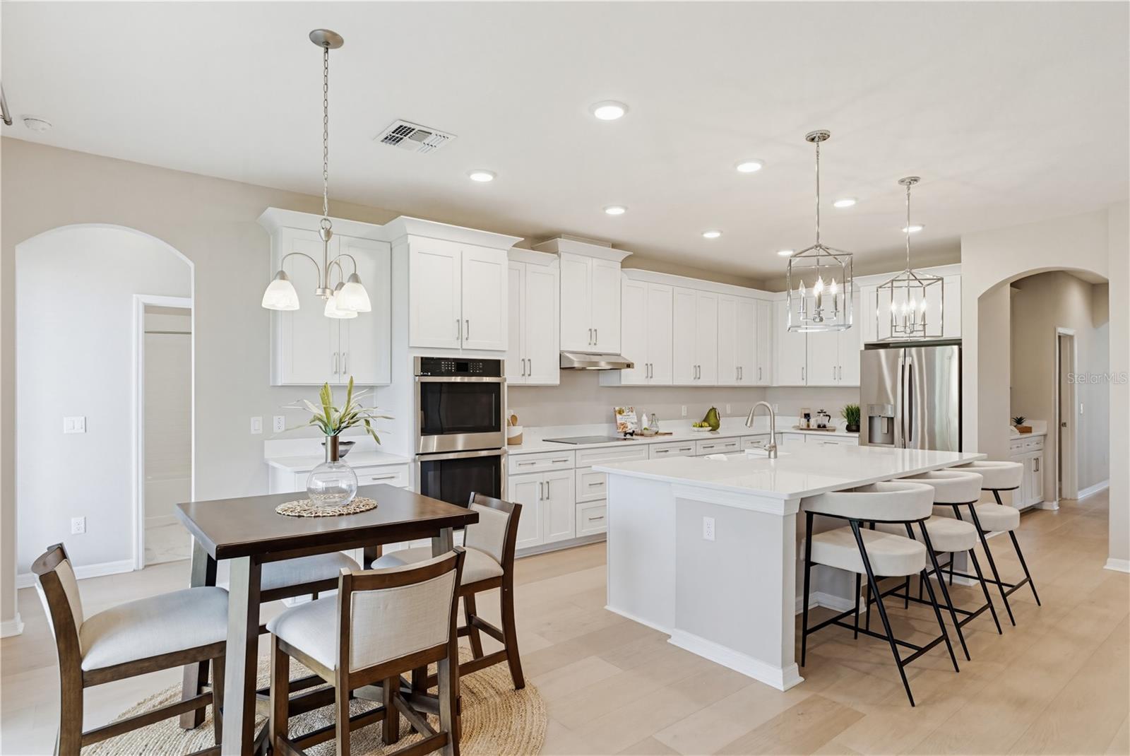Listing photo id 15 for 9608 Sorbonne Loop