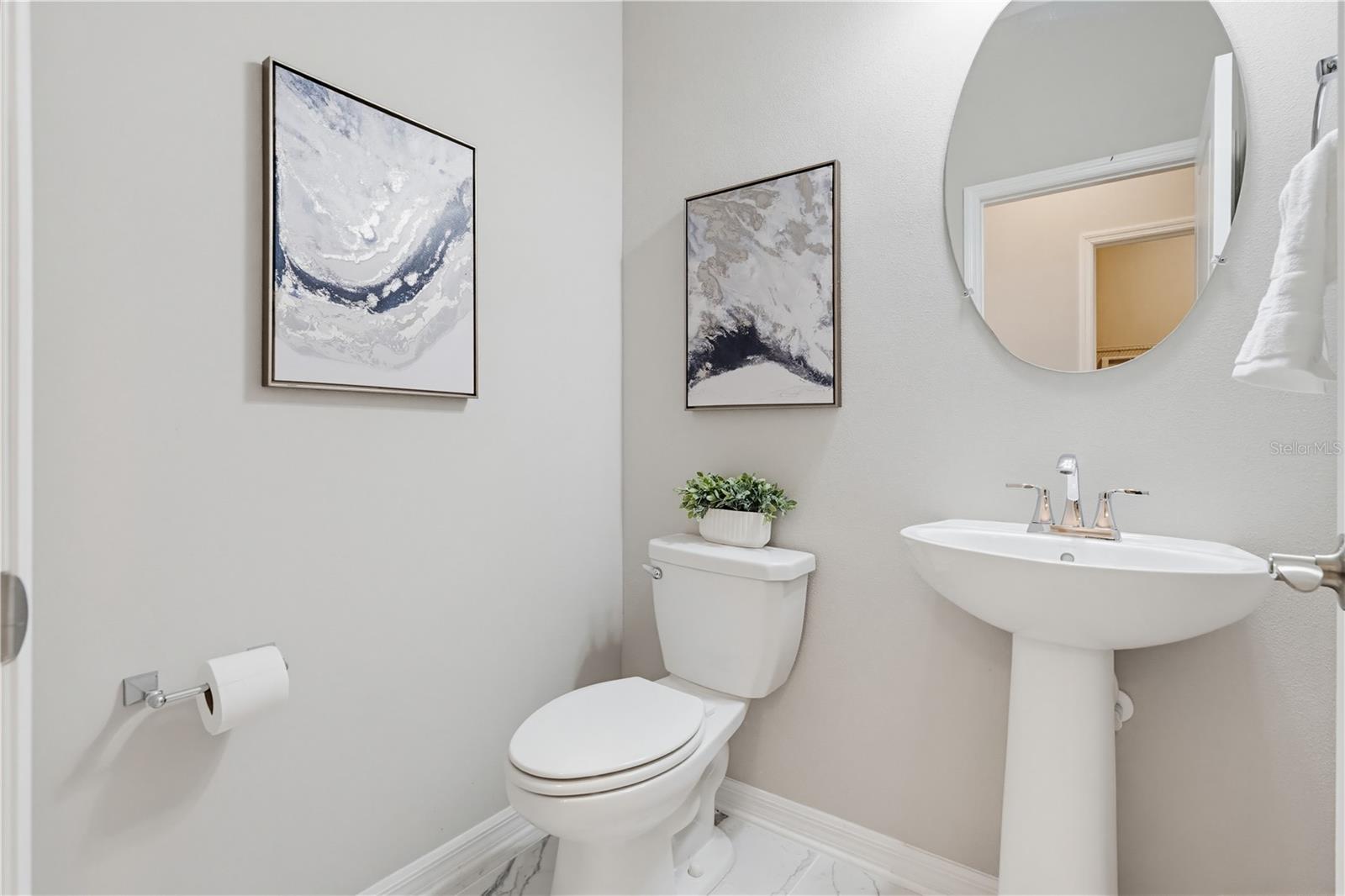 Listing photo id 19 for 9608 Sorbonne Loop