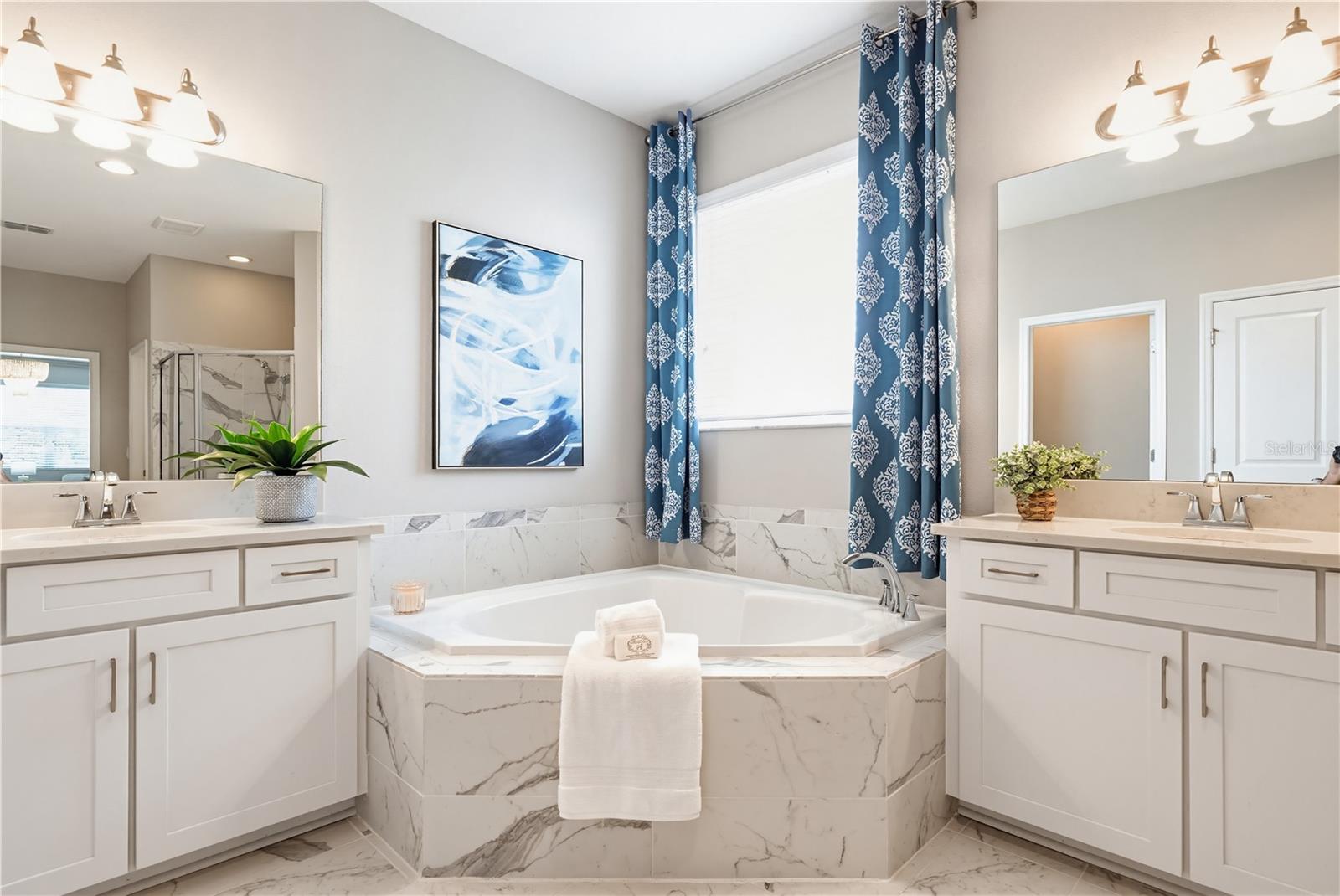 Listing photo id 23 for 9608 Sorbonne Loop