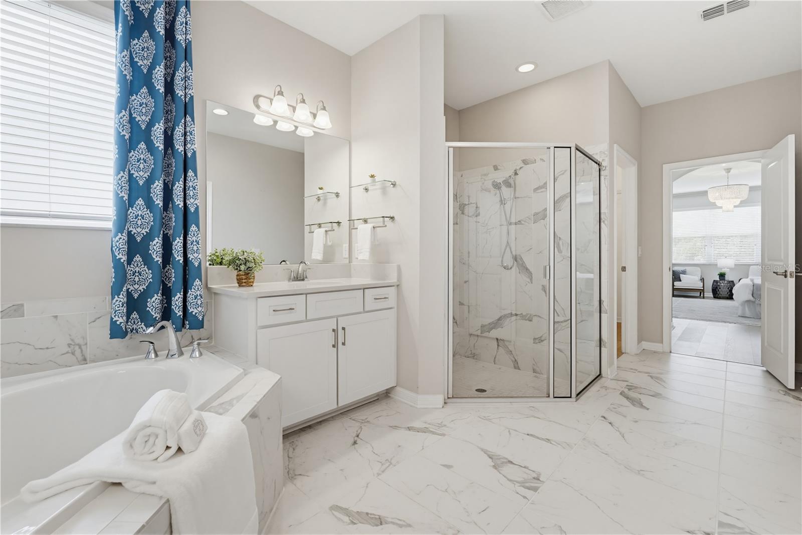 Listing photo id 24 for 9608 Sorbonne Loop
