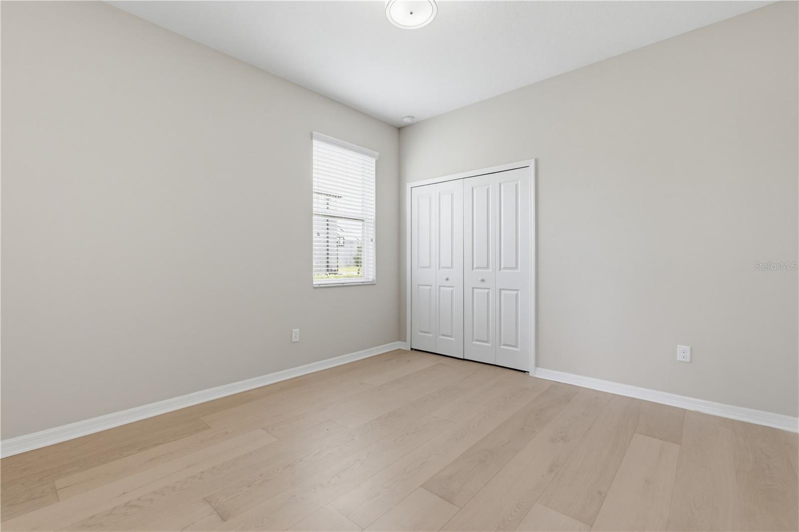 Listing photo id 26 for 9608 Sorbonne Loop