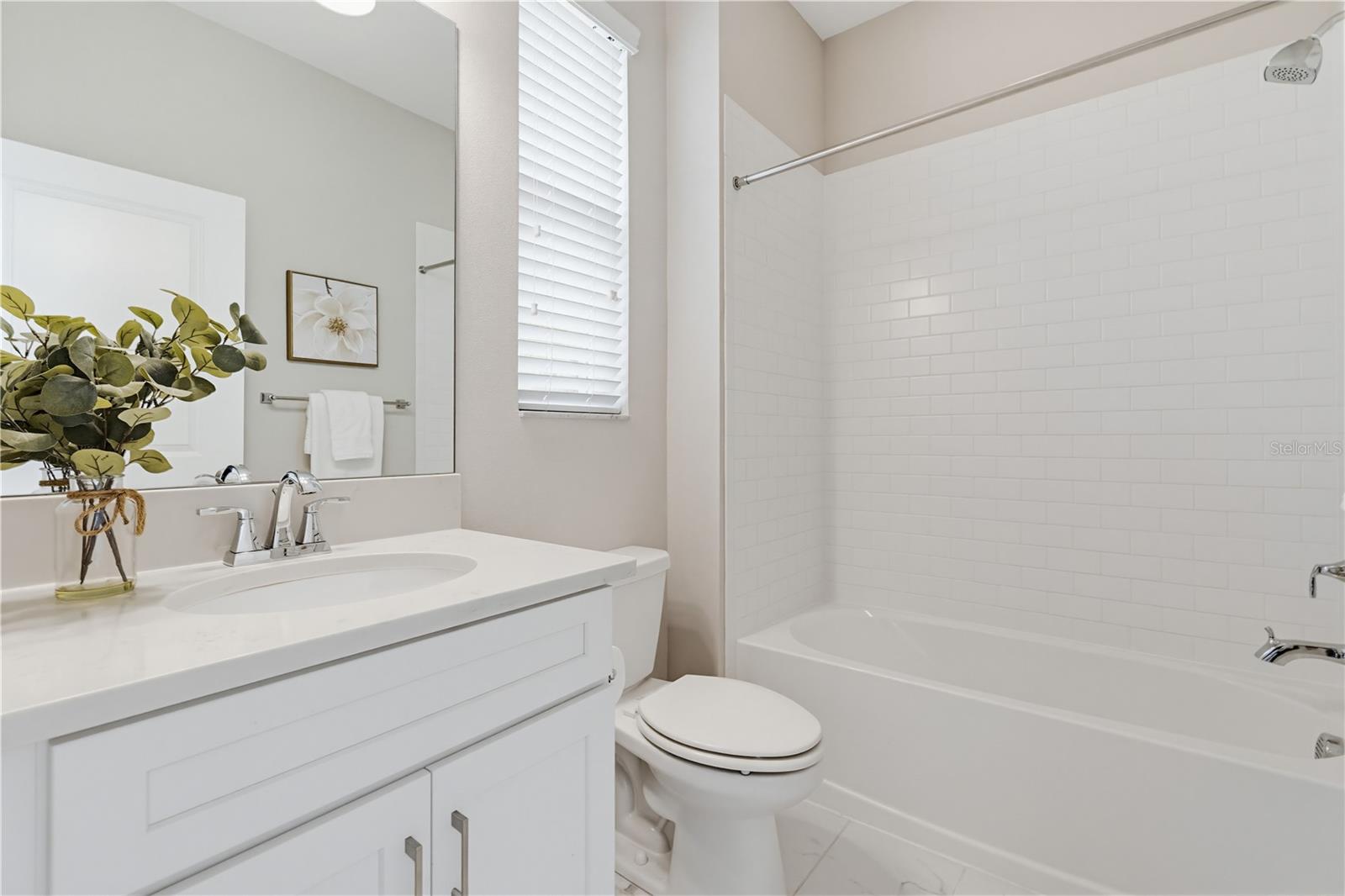 Listing photo id 27 for 9608 Sorbonne Loop